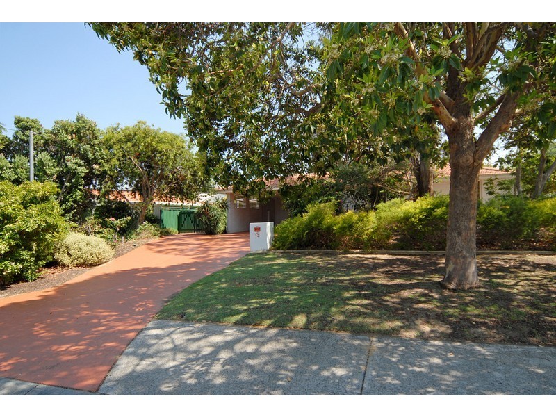13 Ralston Rd, Kardinya WA 6163