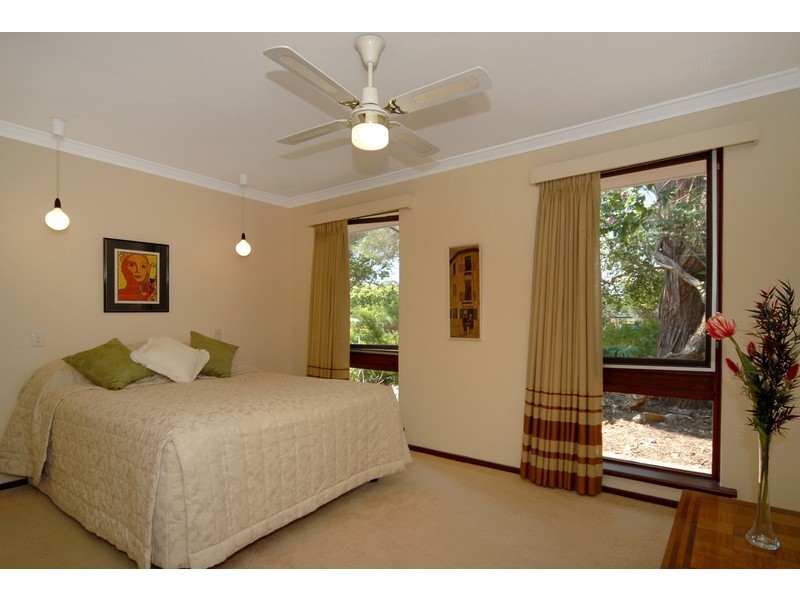 13 Ralston Rd, Kardinya WA 6163