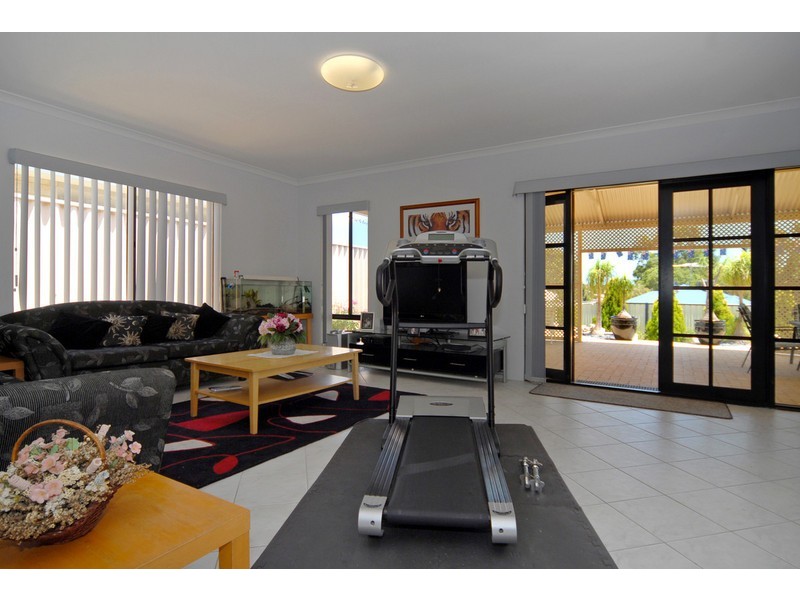 18 Antill Street, Willagee WA 6156