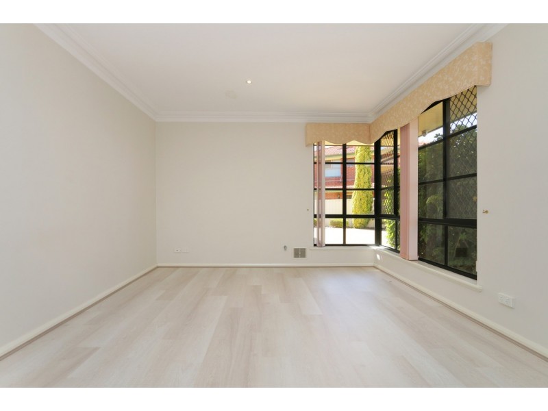 10A Colebatch Hill, Kardinya WA 6163