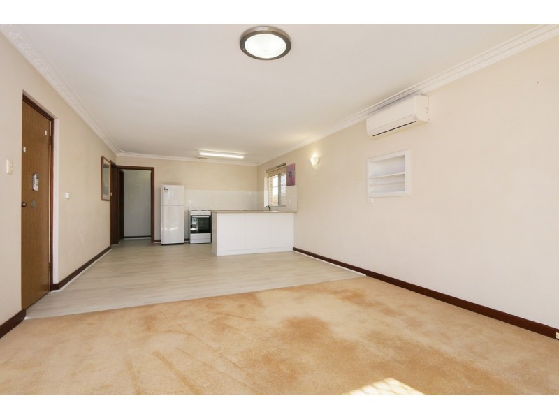 12B Ochiltree Way, Kardinya WA 6163