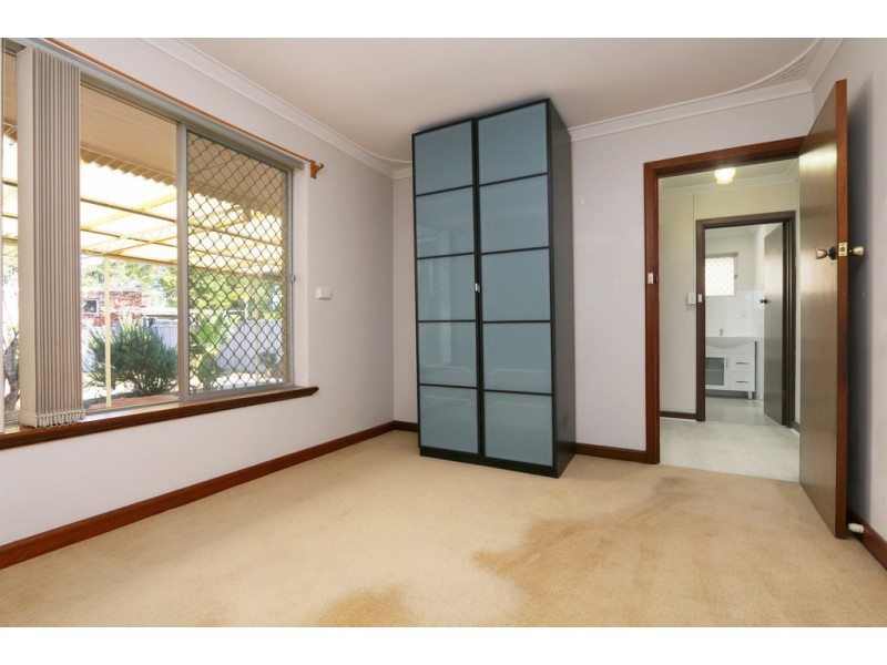 12B Ochiltree Way, Kardinya WA 6163