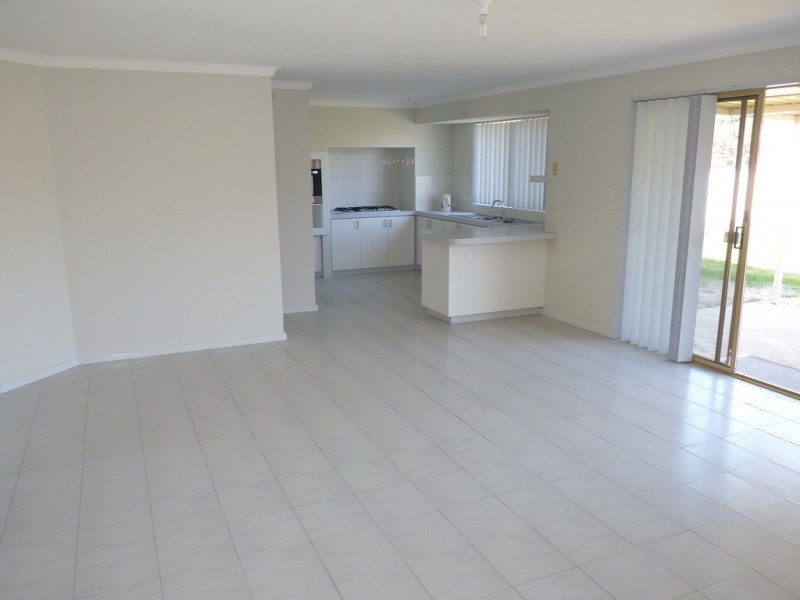 4 Blondell Drive, Munster WA 6166