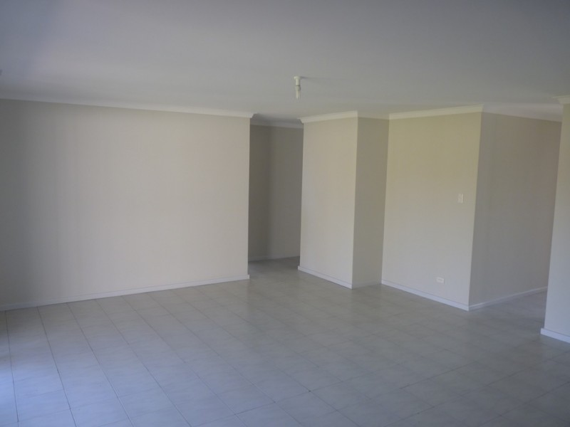 4 Blondell Drive, Munster WA 6166