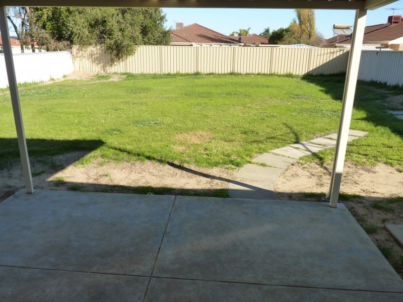 4 Blondell Drive, Munster WA 6166