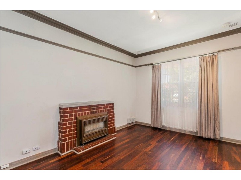 8 Parsons Ave, Manning WA 6152