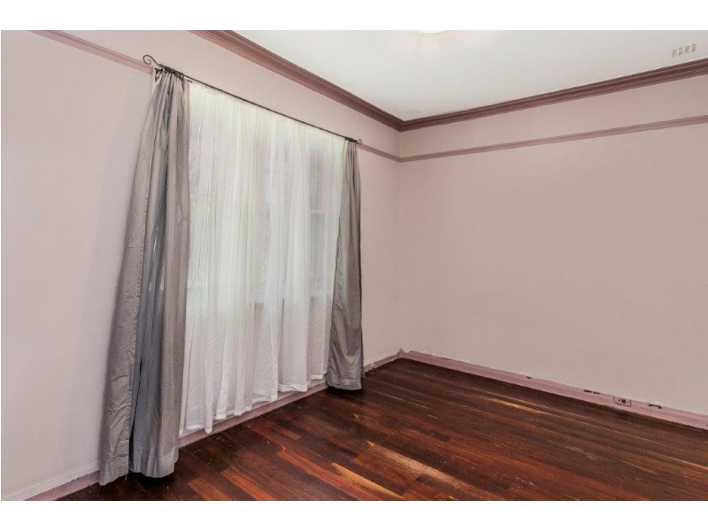 8 Parsons Ave, Manning WA 6152