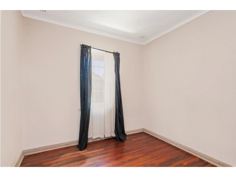 8 Parsons Ave, Manning WA 6152