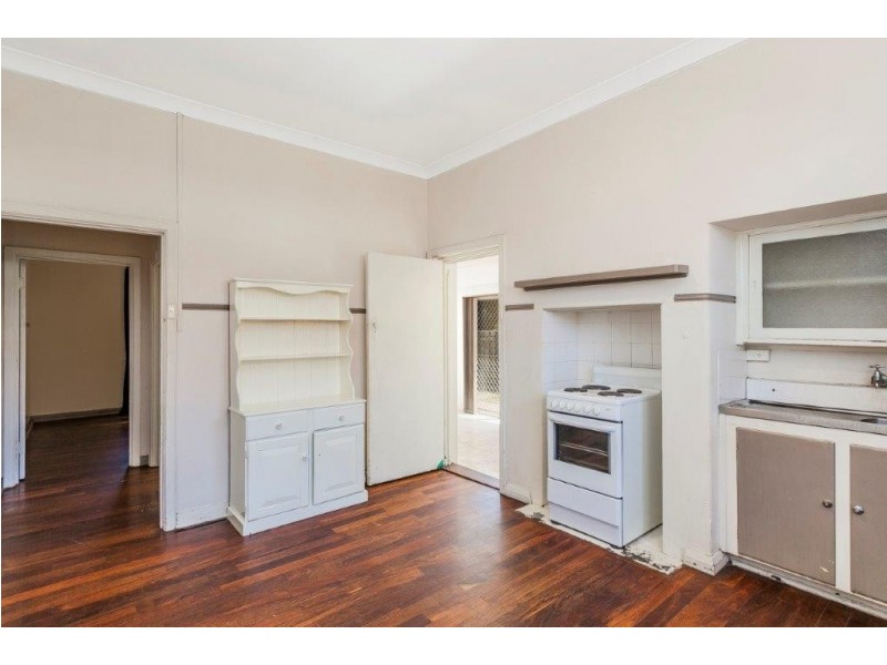 8 Parsons Ave, Manning WA 6152