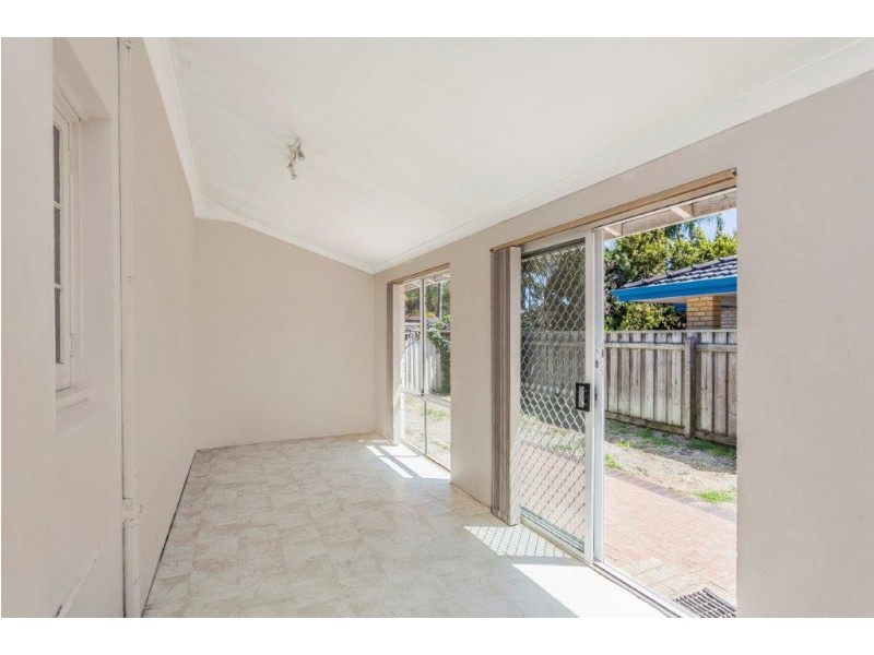 8 Parsons Ave, Manning WA 6152