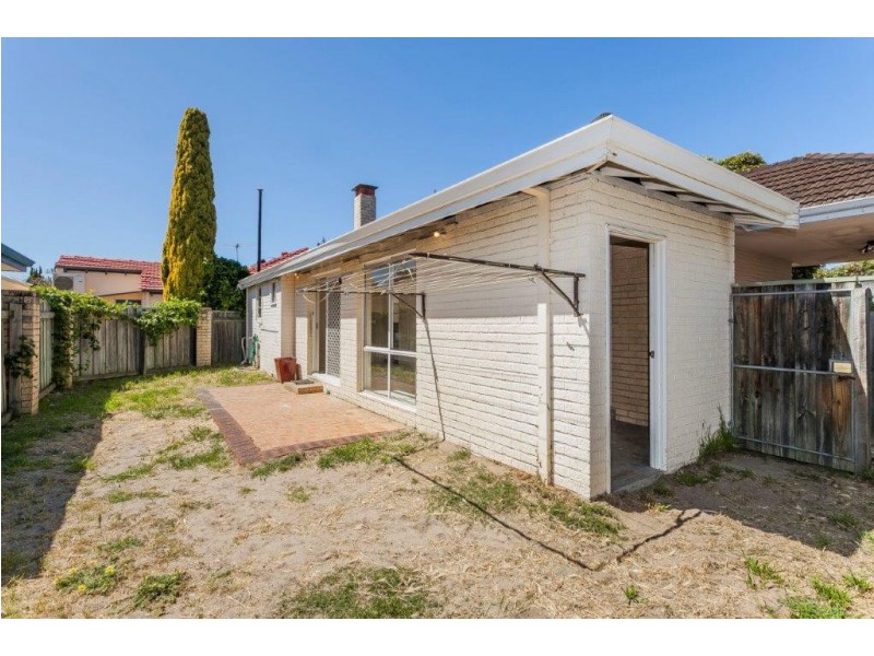 8 Parsons Ave, Manning WA 6152