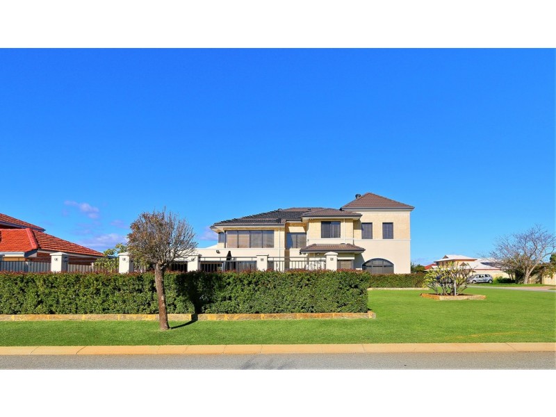 2 Tremont Gardens, Canning Vale WA 6155