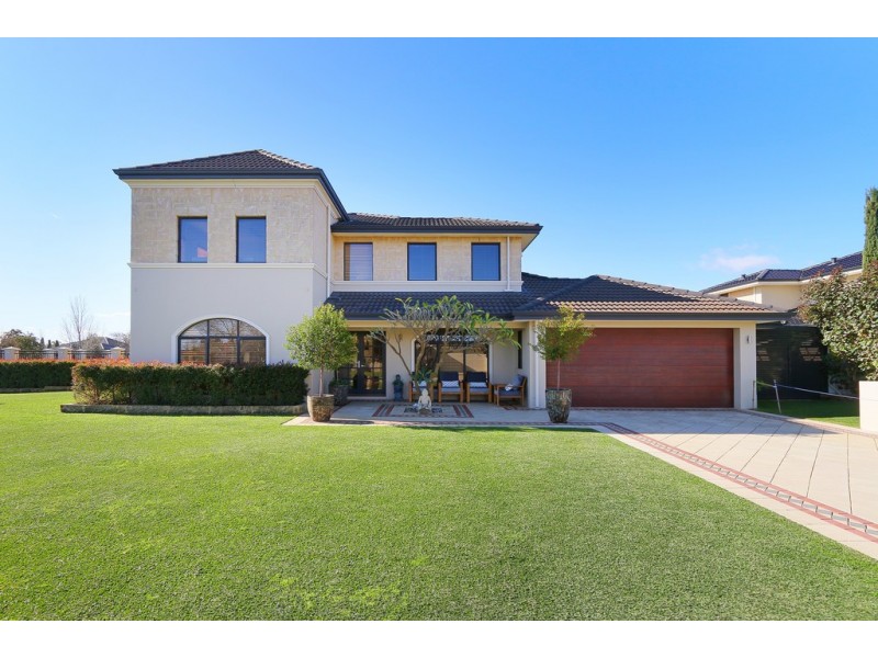 2 Tremont Gardens, Canning Vale WA 6155