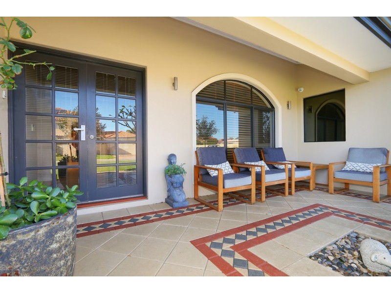 2 Tremont Gardens, Canning Vale WA 6155