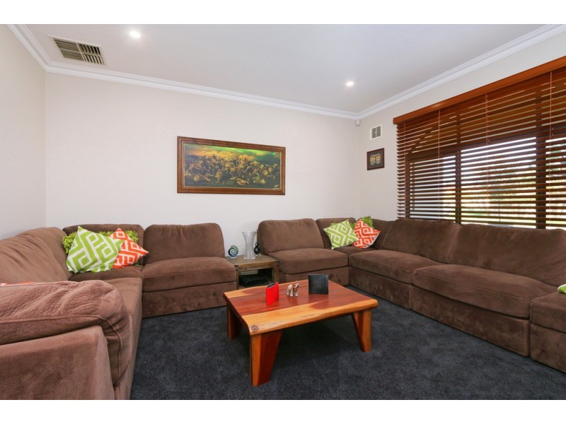 2 Tremont Gardens, Canning Vale WA 6155