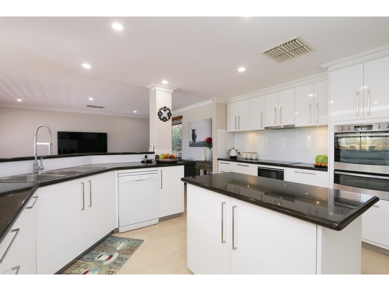 2 Tremont Gardens, Canning Vale WA 6155