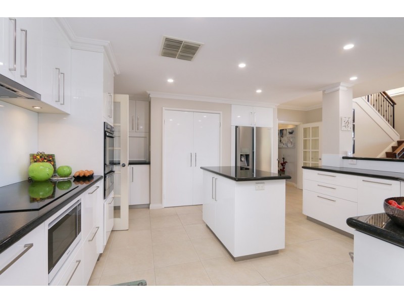 2 Tremont Gardens, Canning Vale WA 6155