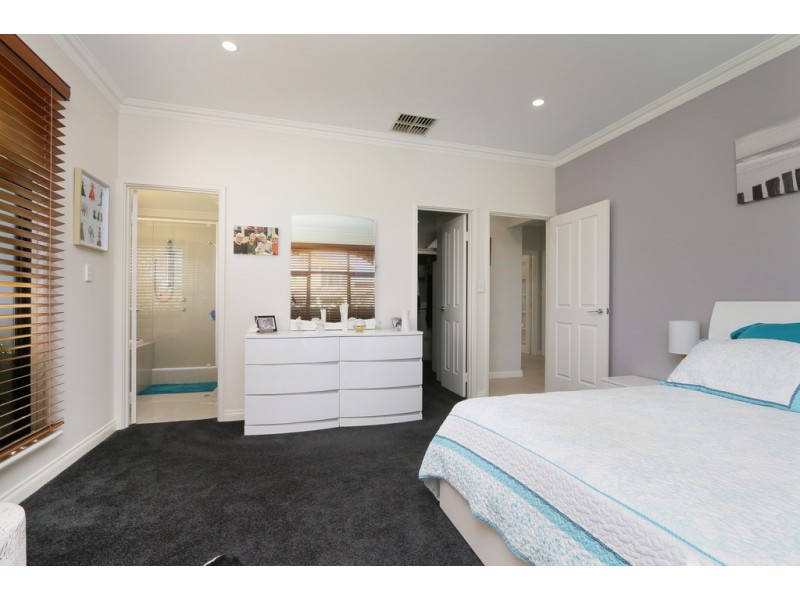 2 Tremont Gardens, Canning Vale WA 6155