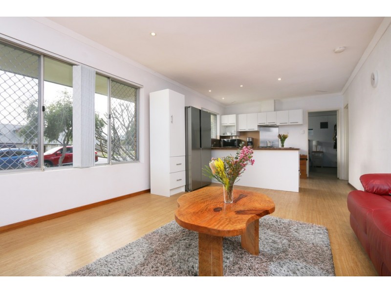 1B Bellairs, Kardinya WA 6163