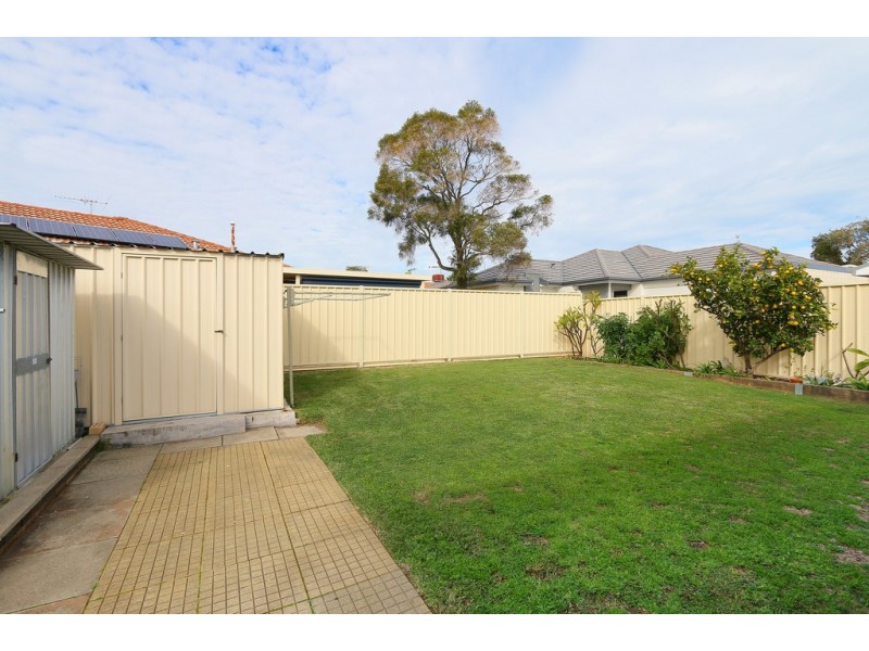 1B Bellairs, Kardinya WA 6163