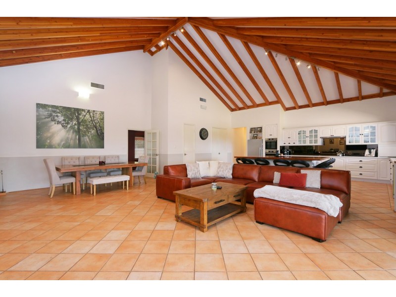 26 Casella Place, Wandi WA 6167