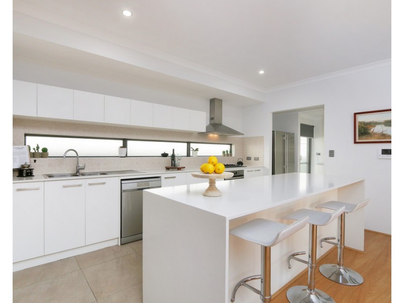 2A Hodgson Place, Kardinya WA 6163