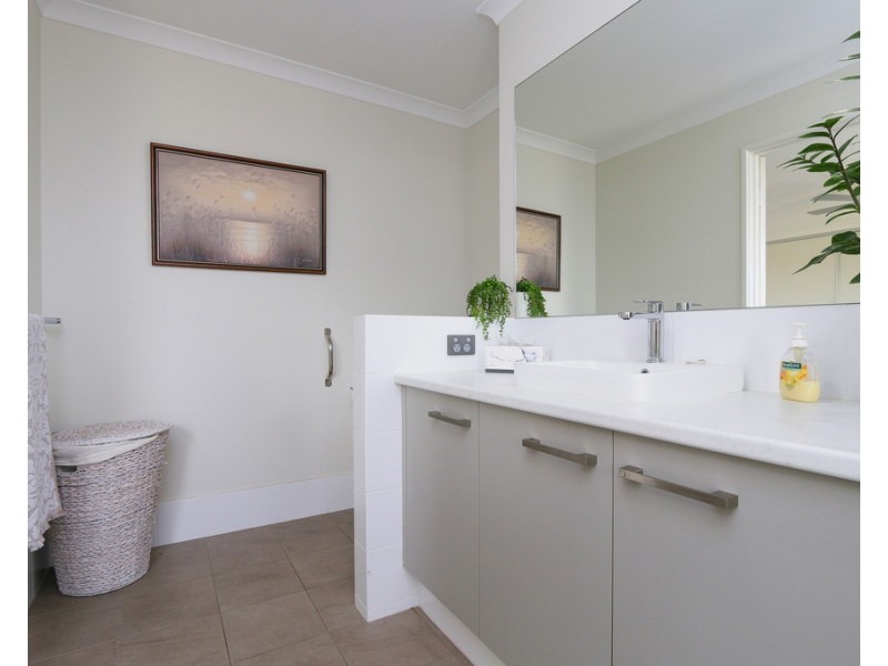 2A Hodgson Place, Kardinya WA 6163