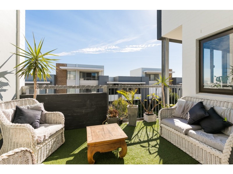 102/59 Breaksea Drive, North Coogee WA 6163