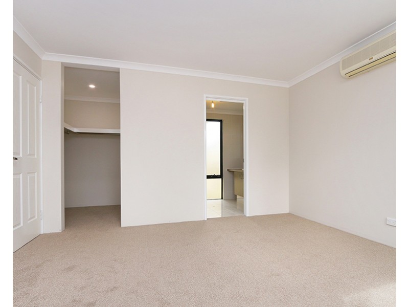 3 Oak Ridge Meander, Success WA 6164