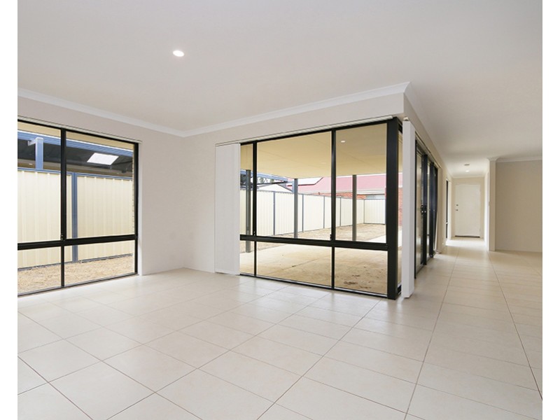 3 Oak Ridge Meander, Success WA 6164