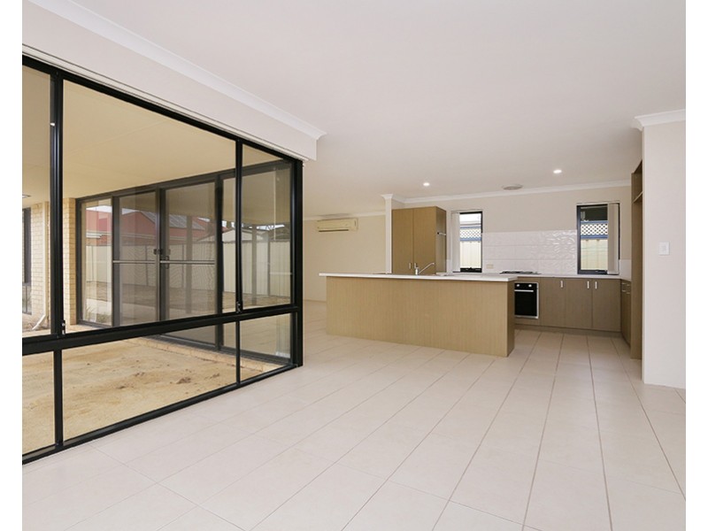 3 Oak Ridge Meander, Success WA 6164