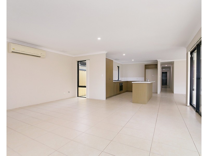 3 Oak Ridge Meander, Success WA 6164