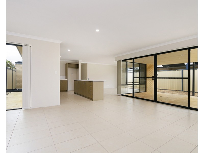 3 Oak Ridge Meander, Success WA 6164