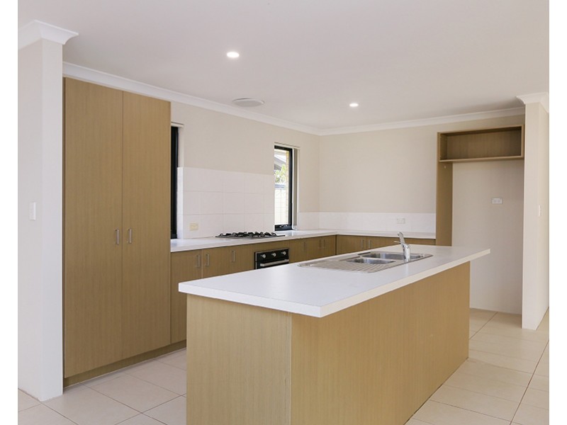 3 Oak Ridge Meander, Success WA 6164