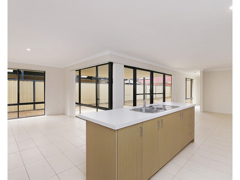 3 Oak Ridge Meander, Success WA 6164