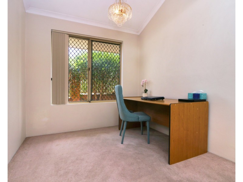 12 Waring Way, Kardinya WA 6163