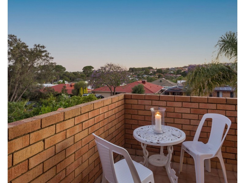 12 Waring Way, Kardinya WA 6163