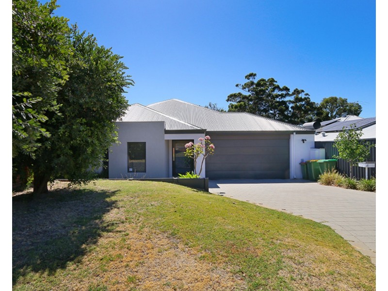 4 Truslove Close, Willagee WA 6156