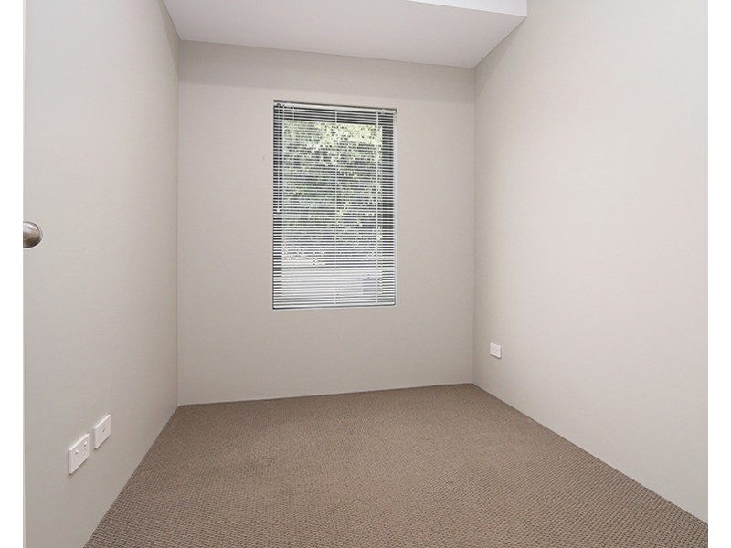 4 Truslove Close, Willagee WA 6156