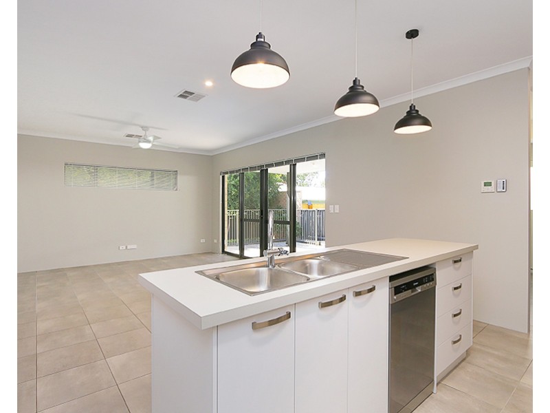 4 Truslove Close, Willagee WA 6156