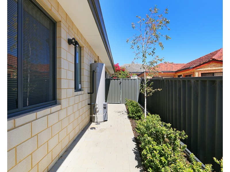 4 Truslove Close, Willagee WA 6156