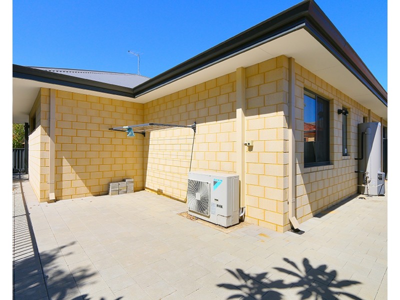 4 Truslove Close, Willagee WA 6156