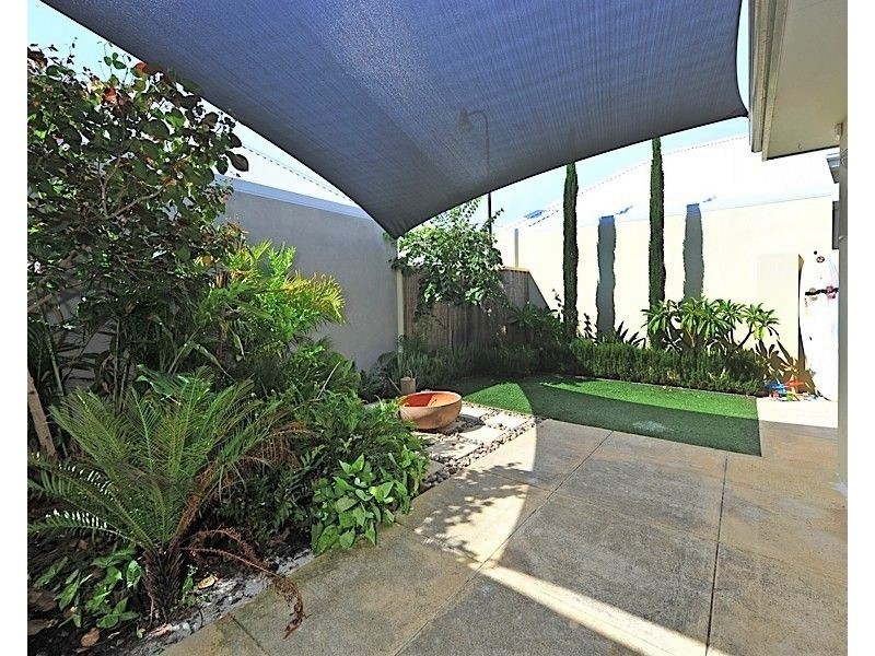 6 Angelica Way, Atwell WA 6164