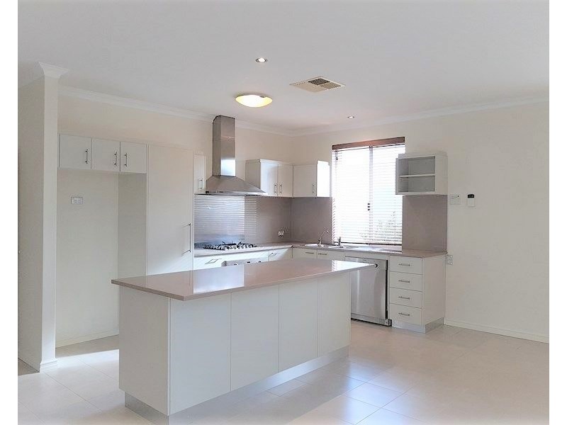 6 Angelica Way, Atwell WA 6164