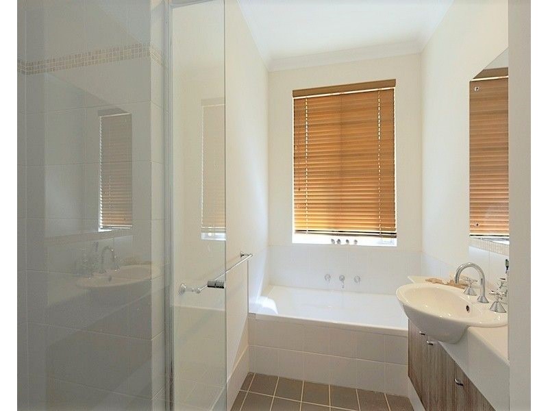 6 Angelica Way, Atwell WA 6164