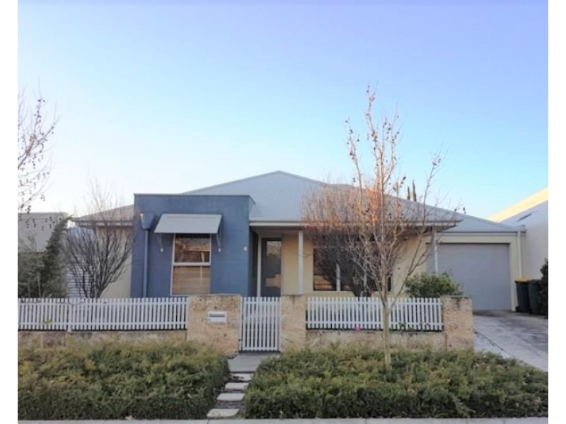 6 Angelica Way, Atwell WA 6164