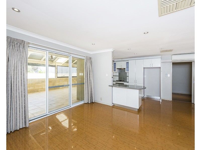 16 Sowden Drive, Samson WA 6163