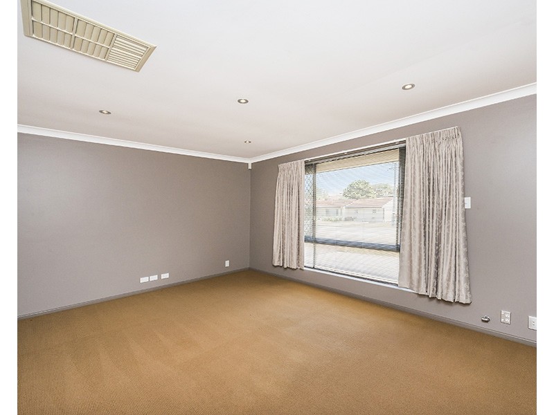 16 Sowden Drive, Samson WA 6163