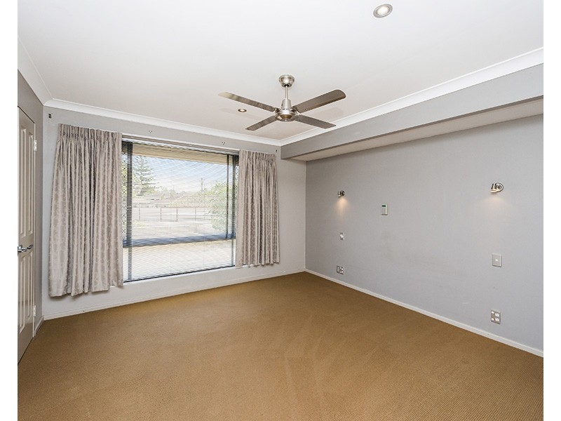 16 Sowden Drive, Samson WA 6163
