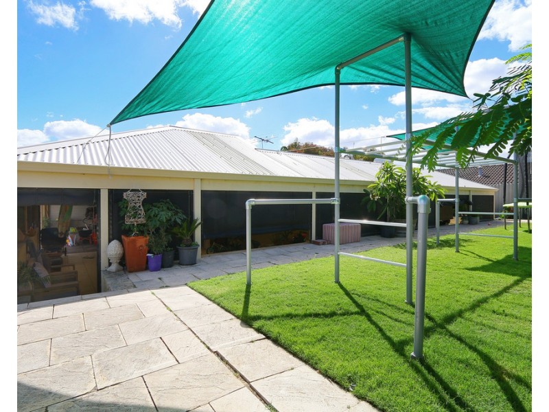 16 Sowden Drive, Samson WA 6163